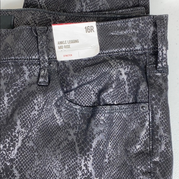 Express Mid Rise Snakeskin Print Ankle Jean - Picture 5 of 8